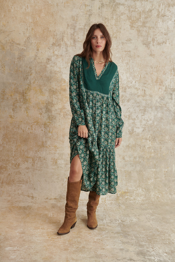 Robe midi imprimée avec manches bouffantes élastiquées et plastron avant et dos vêtement femme