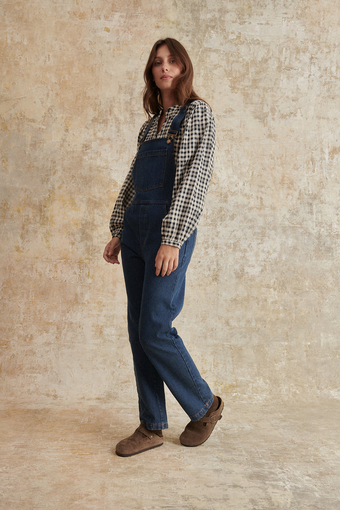 Salopette pantalon en denim bleu avec jambes droites et bretelles ajustables en coton vêtement femme