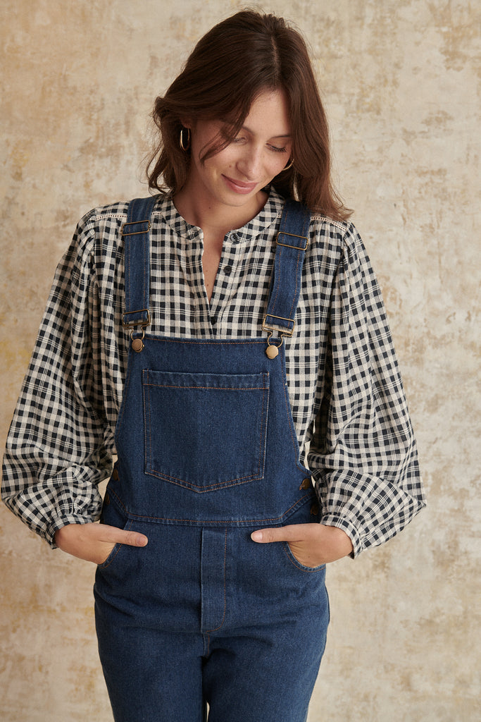 Salopette pantalon en denim bleu avec jambes droites et bretelles ajustables en coton vêtement femme