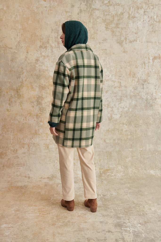 Manteau à carreaux verts coupe oversize avec deux poches devant vêtement hiver femme