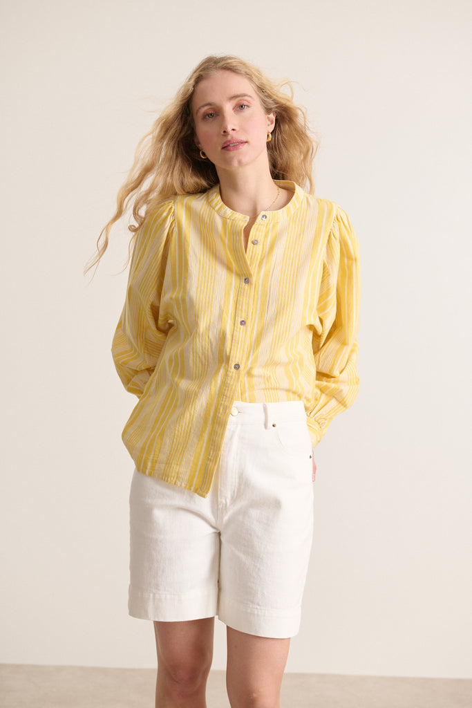 Blouse glamour et légère pour femme en coton jaune avec rayures col rond et manches longues boutonnées 