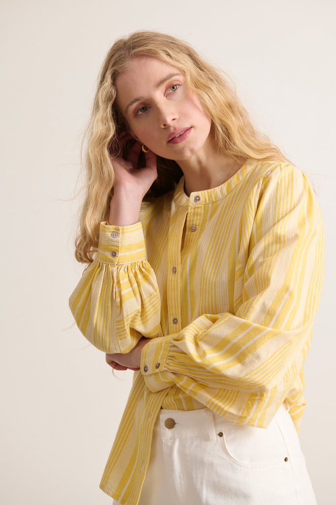 Blouse élégante fluide coloris jaune pour femme avec manches longues vêtement Garance Paris