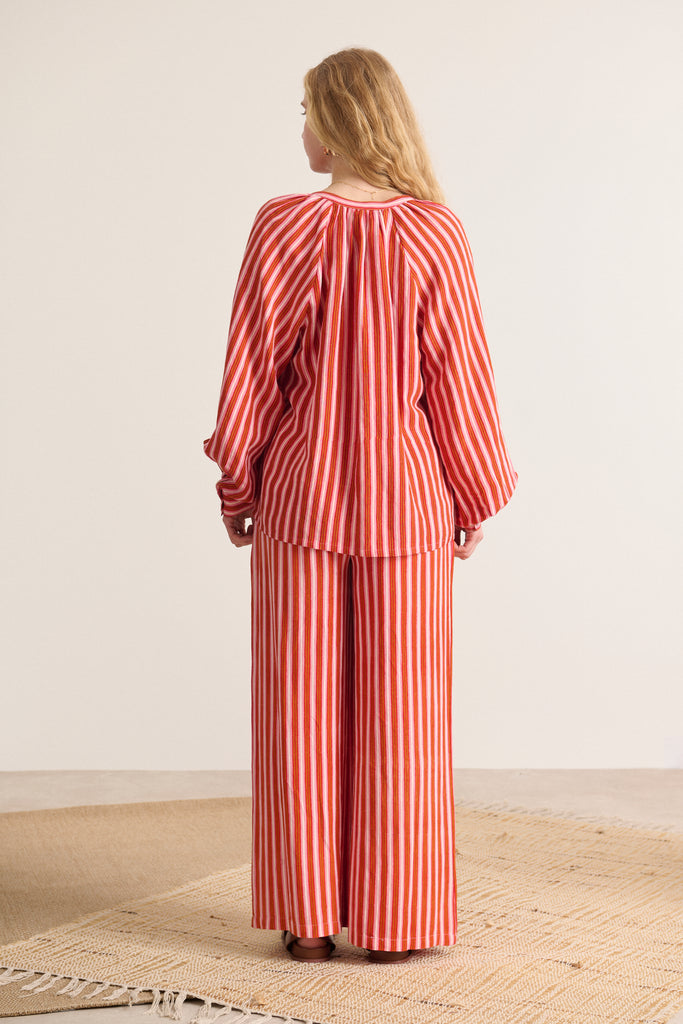 Haut femme élégant à col V avec manches larges et poignets boutonnés marque française Garance 
