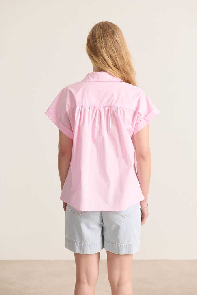 Top en coton léger avec col chemise coupe ample et décontractée coloris rose tenue parfaite pour le printemps