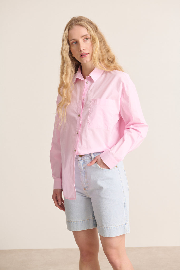 Chemise pour femme coloris frais et élégant avec une coupe ample style vestiaire masculin chic et glamour 