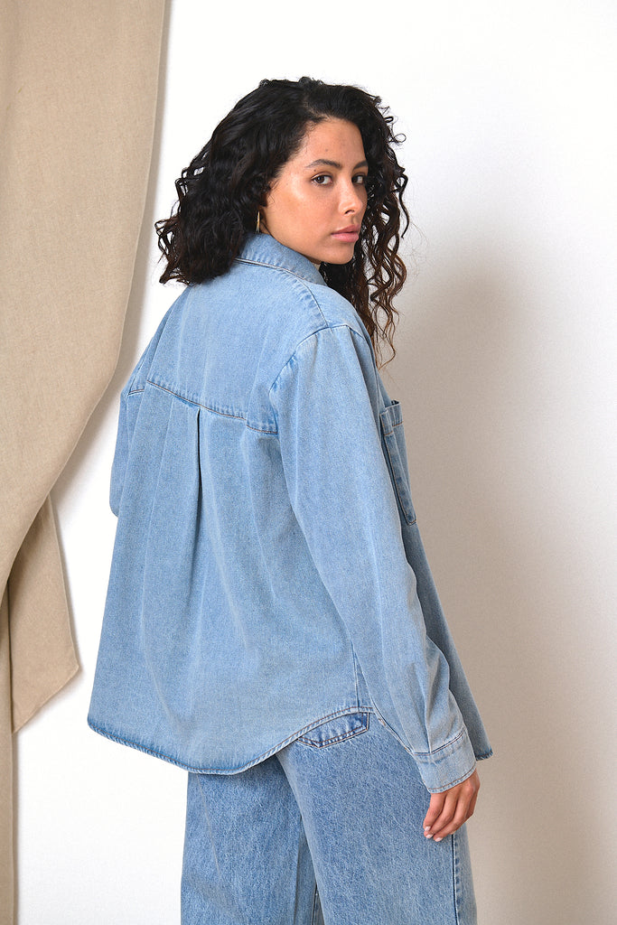 Chemise fluide en chambray avec coupe oversize et détails soignés coloris bleu garance paris