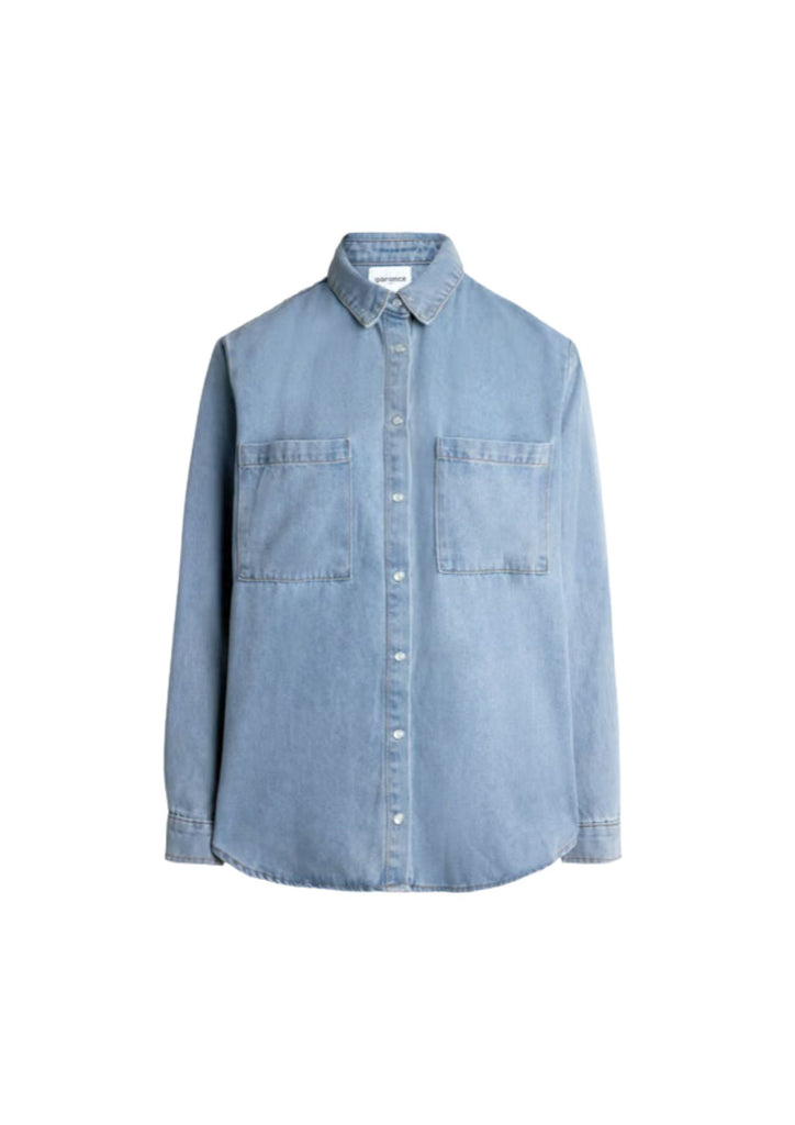 Top bleu en chambray ample avec poches poitrine et coupe confortable garance paris