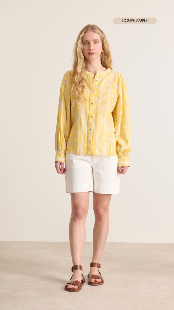 Blouse jaune femme à col rond avec coupe ample et manches longues boutonnées avec découpes