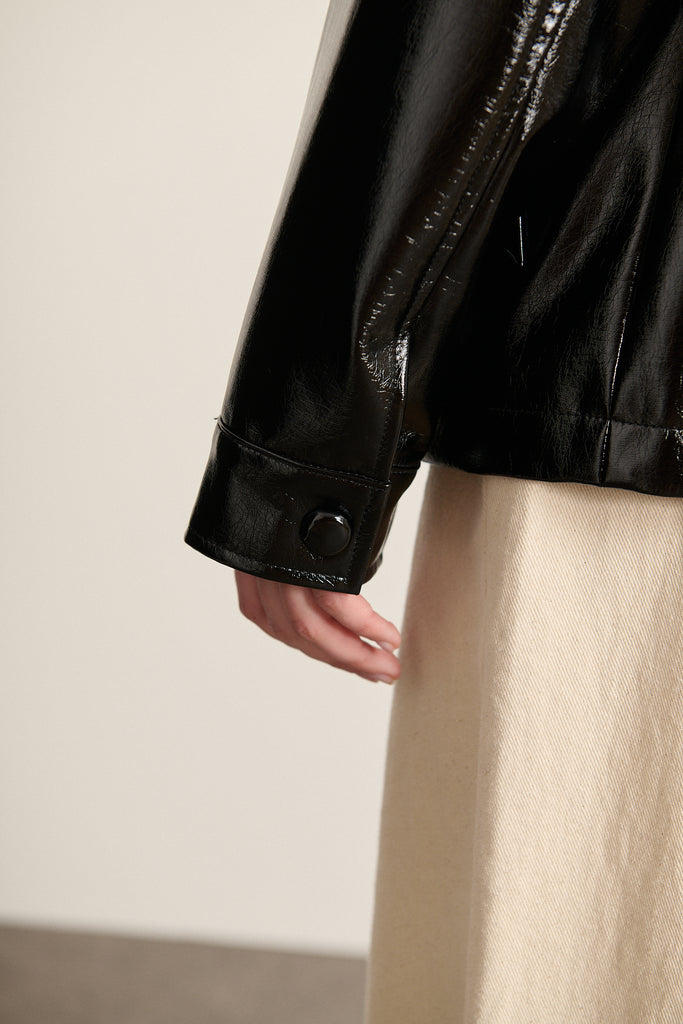 Doublure intérieure intégrée dans un esprit pratique et confortable, idéale pour la mi-saison, coloris noir.