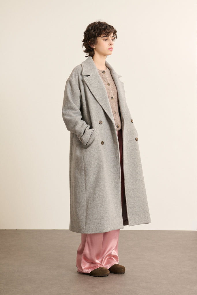 Long pardessus pour femme coloris gris composé de 50% de coton et 50% de polyester avec doublure et boutons effet corne. 
