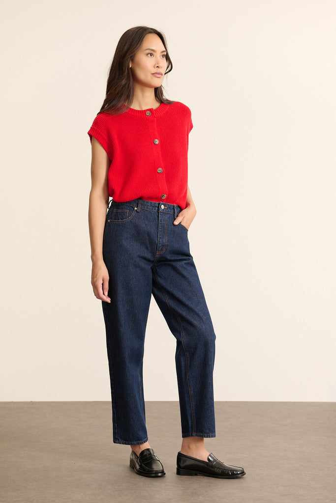 BISOU, le gilet Garance Paris avec fermeture par boutons effet nacre centrés sur le devant sur la patte de boutonnage.