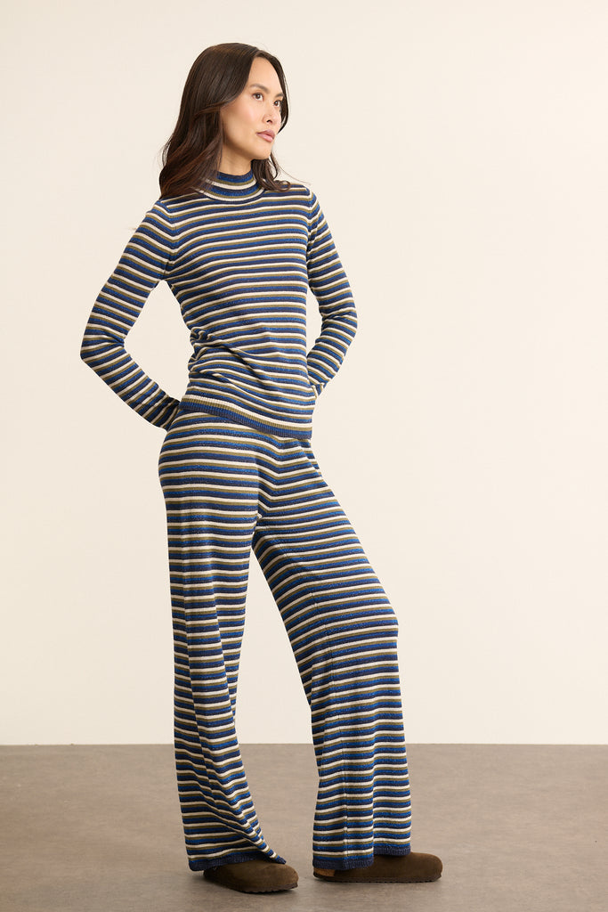 Pantalon à ceinture élastique à la taille, sans bouton ni zip, assurant un enfilage facile et un maintien confortable.