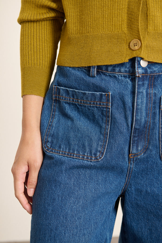 Bas pour femme à la coupe droite avec fermeture par un zip et un bouton, coloris bleu 100 % coton. 