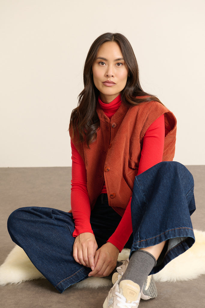 Garance Paris AH 2025, collection femme, pantalon TORRES coloris brut, 100 % coton avec poches devant et derrière.