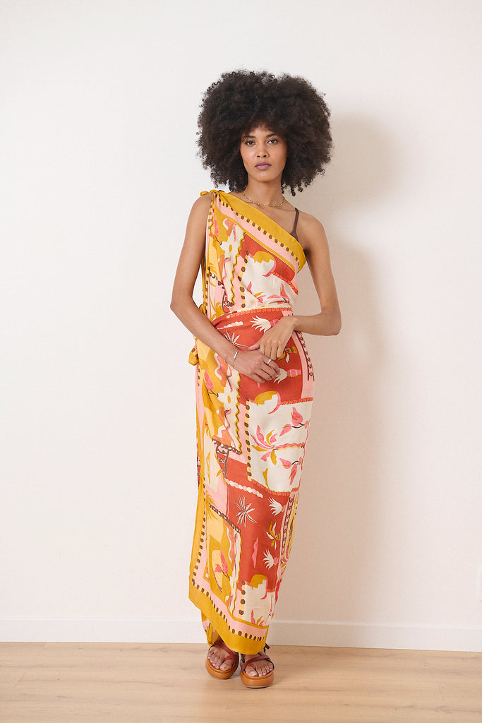 Paréo Garance Paris tissu fluide et doux de couleur corail avec imprimé original idéal pour la saison estivale plage 