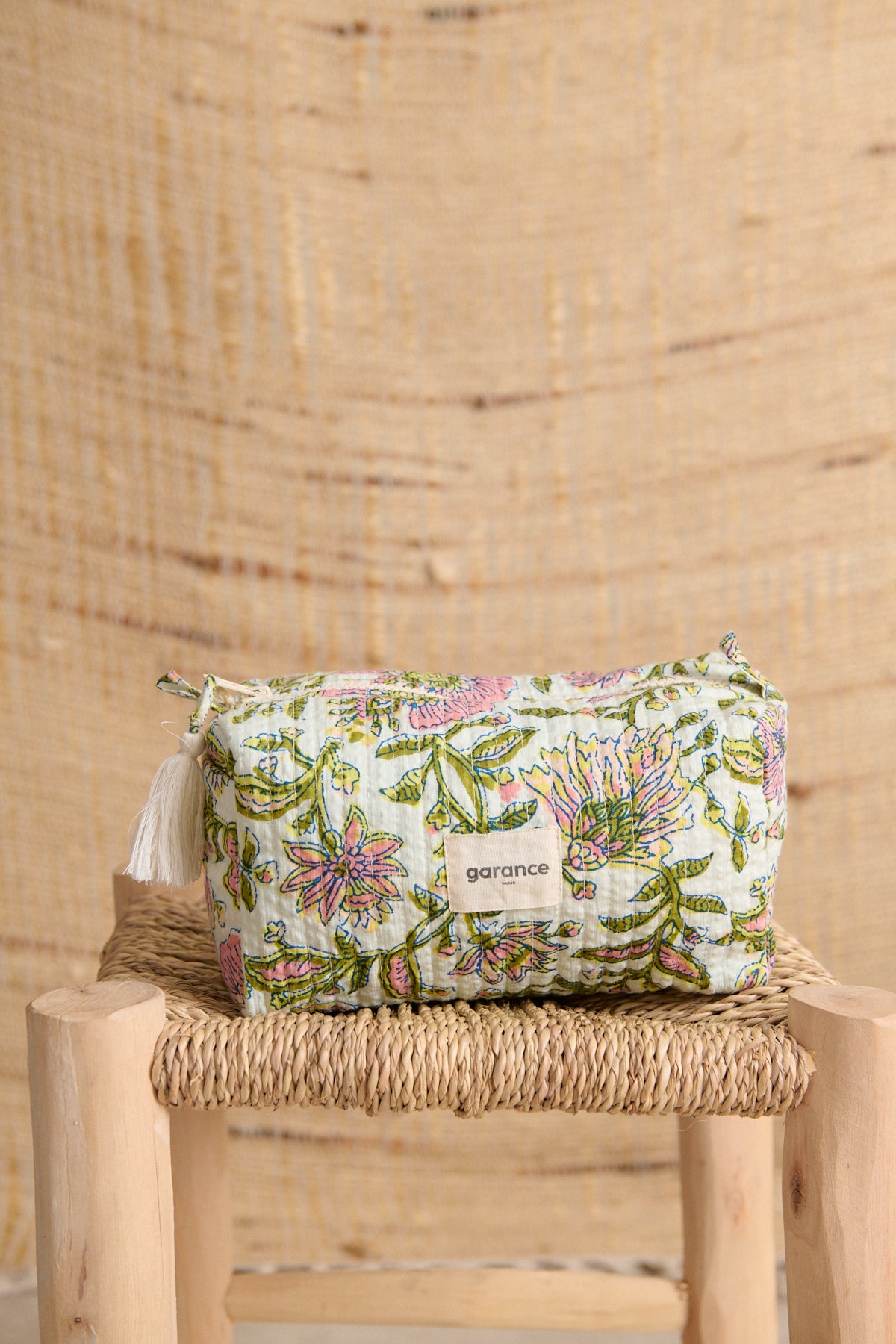 Pochette matelassée kaki, zip avec pompon, hauteur 12 cm, largeur 23 cm, profondeur 10,5 cm