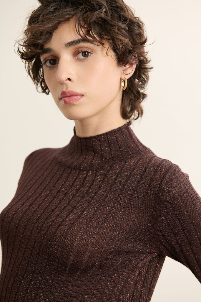 Le haut à la coupe ajustée à glisser sous une chemise ou un blazer, parfaite pour les superpositions sans effet de surépaisseur.