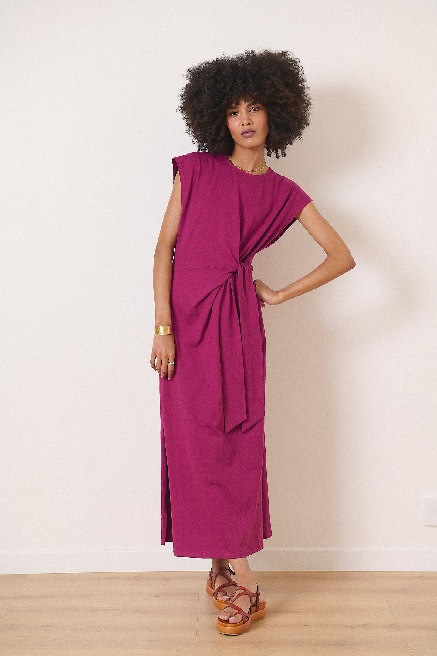 Robe fluide à col rond cintrée à la taille 100% coton couleur grenat Garance Paris 
