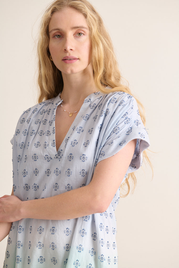 Robe dip dye fait main avec encolure en V robe entièrement doublée longueur midi collection été 2025