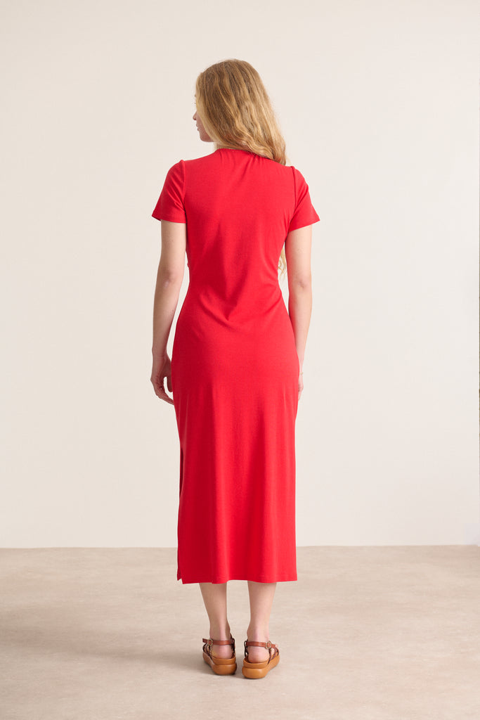 Tenue estivale et colorée idée tenue invitée mariage et cérémonie robe avec nœud à l'avant et à la longueur midi