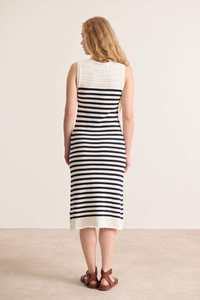 Robe longue style marinière confectionnée une maille tricotée 100% coton modèle estival et original collection printemps été 