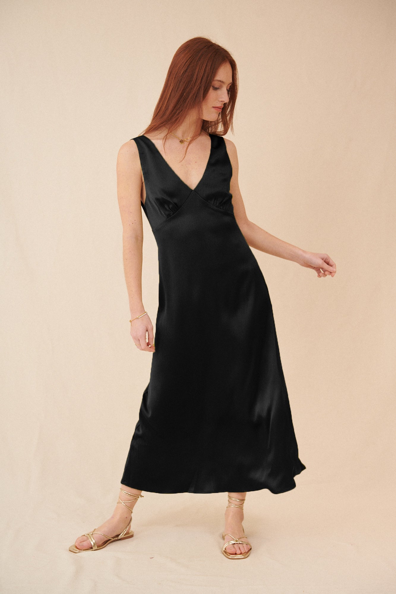 Robe longue décolletée noire garance paris vêtement femme printemps été 