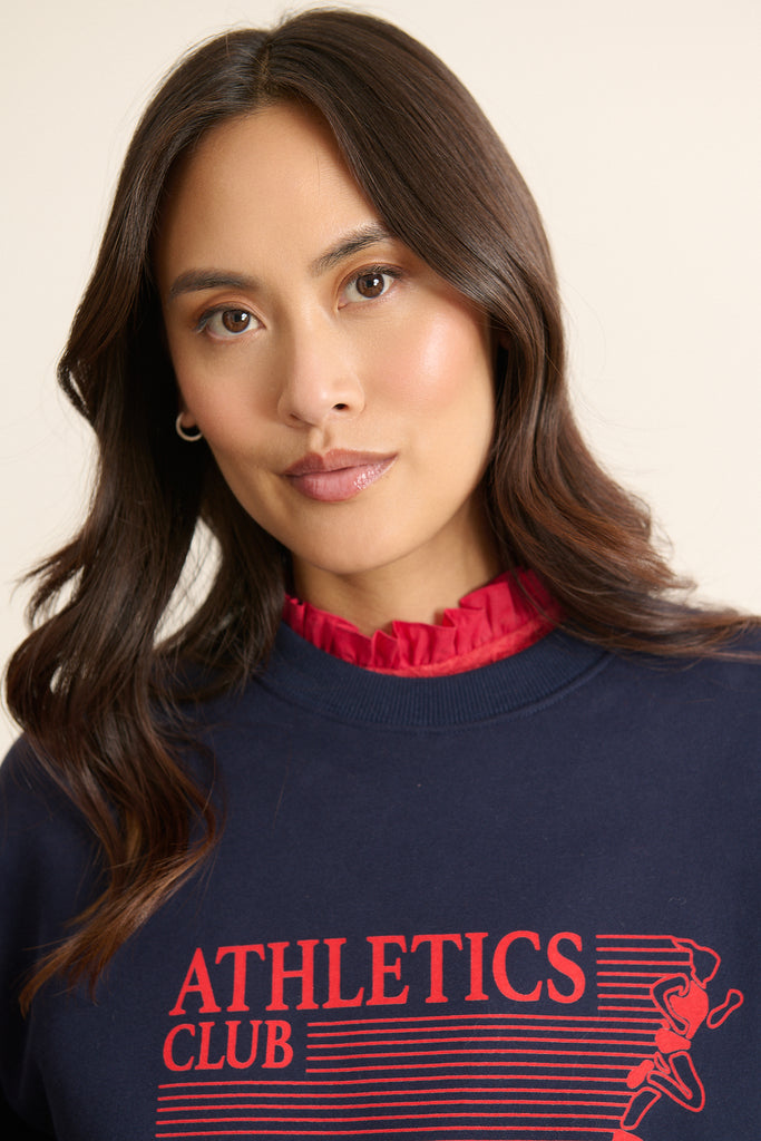 BERLIN, le sweat Garance Paris à col rond en bord-côtes avec couture renforcée pour un maintien à l'encolure.