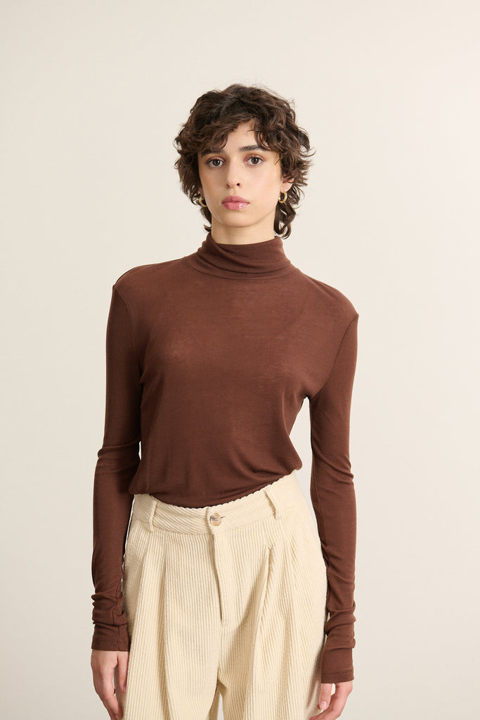 Matière légère et chaude composée de 80 % tencel et de 20 % laine, toucher doux et agréable directement sur la peau.