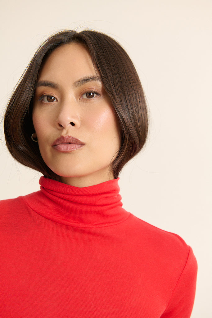Matière légère et chaude composée de 80 % tencel et de 20 % laine, toucher doux et agréable directement sur la peau.