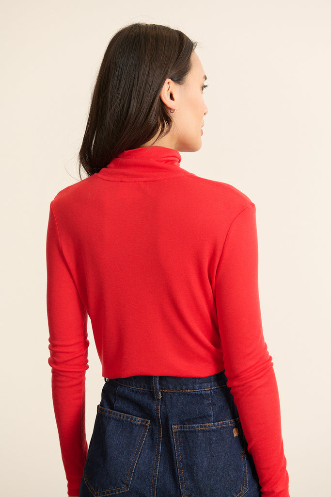 Tissu extensible et respirant, conçu pour être porté seul ou sous une maille plus épaille en hiver, tee-shirt BERNE.