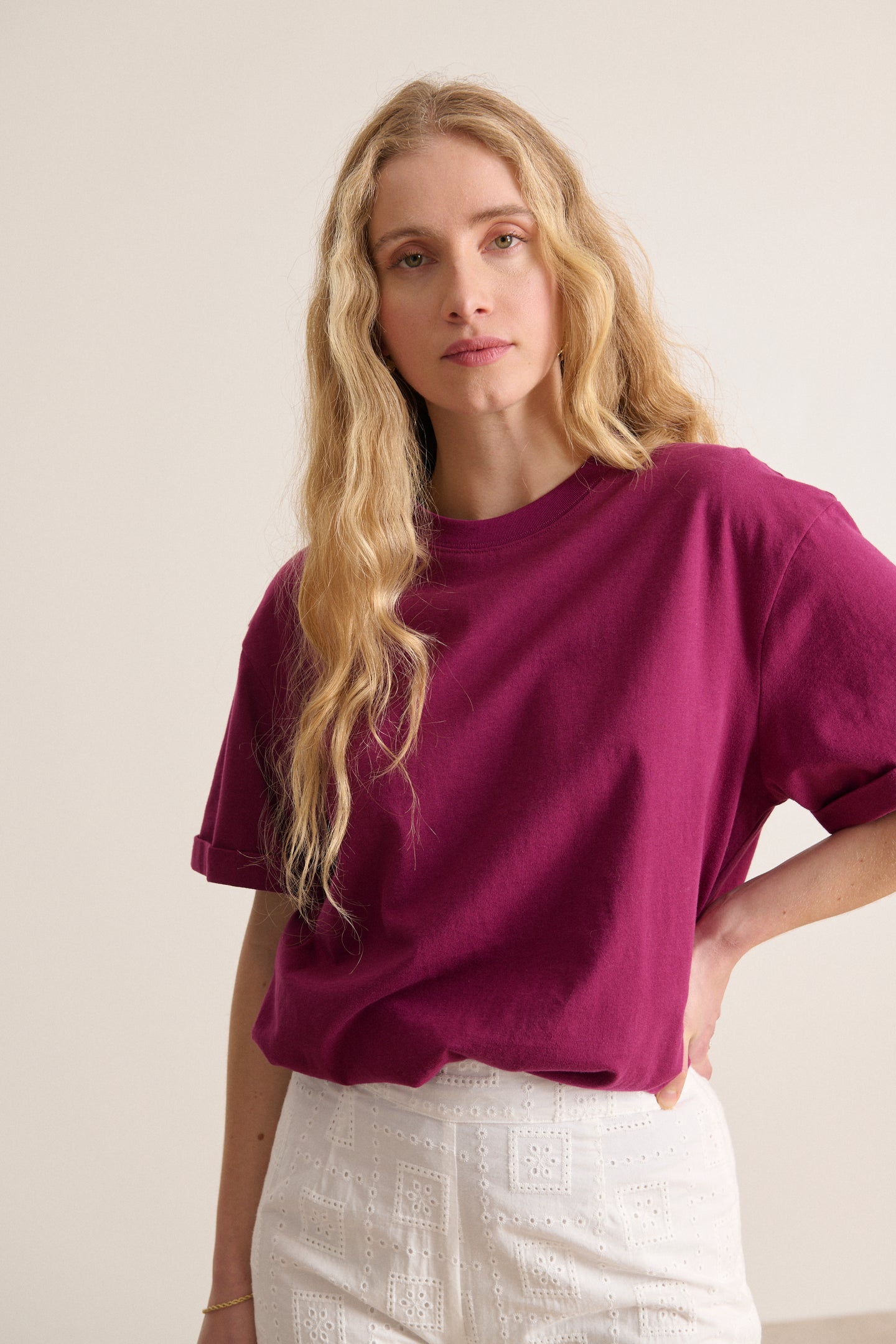 T-shirt intemporel couleur grenat à manches courtes coupe oversize collection printemps été 