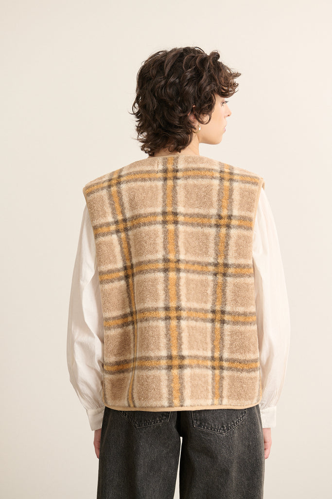 Veste sans manches pour femme de coloris jaune fabriquée en polyester avec un effet peau de mouton imprimé.