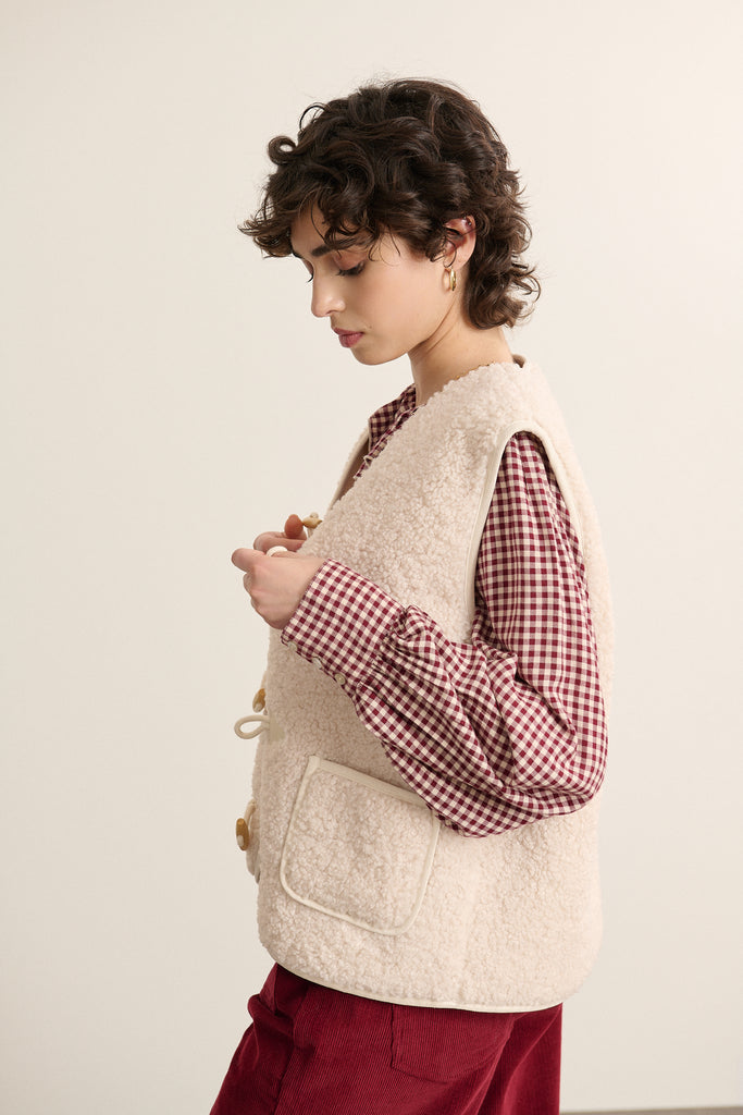 Manteau pour femmes sans manches, coloris écru, POLETTE fabriquée 100% polyester avec des poches.