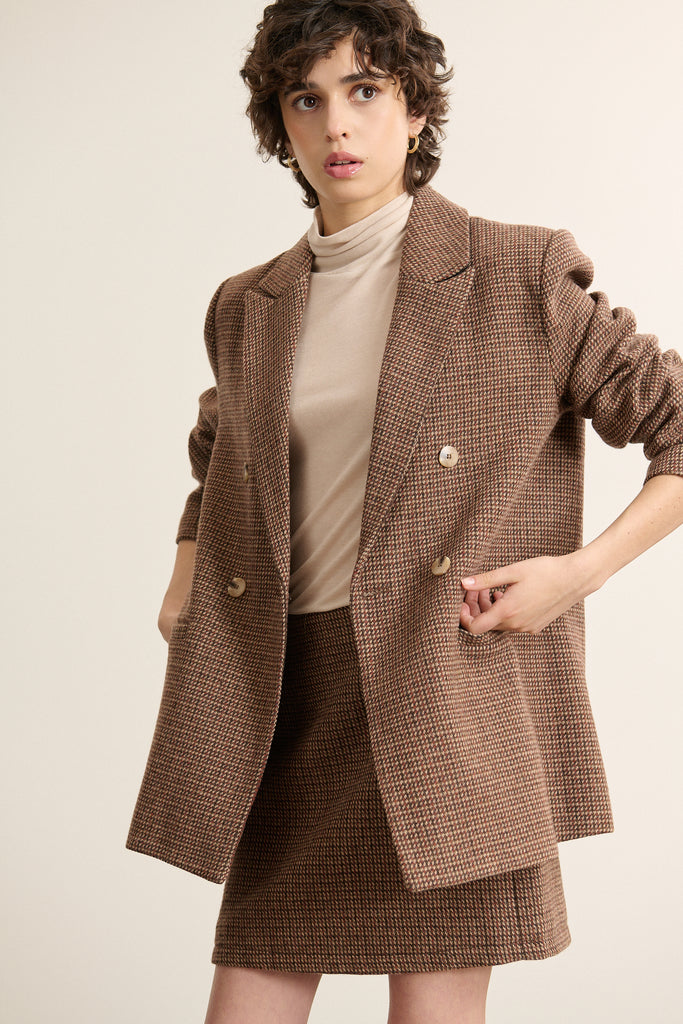 Mini jupe marron en laine mélangée, collection Garance Paris automne hiver 2025, zip dos et doublure intérieure.