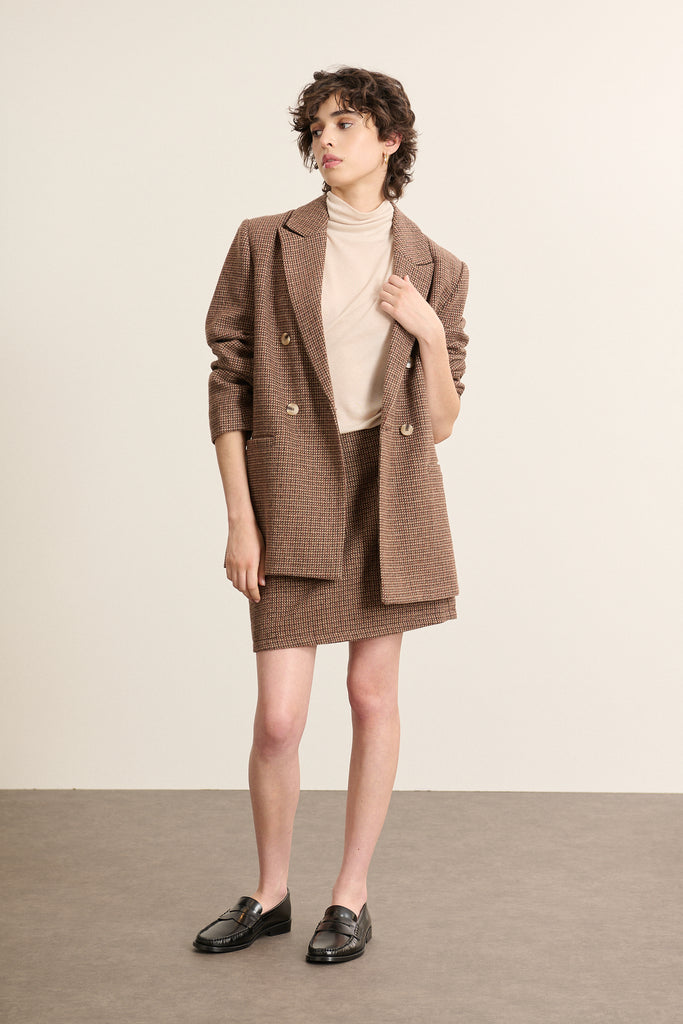Sous pull beige col montant en tencel et laine, collection Garance Paris automne hiver 2025, maille fine légère et chaude. 
